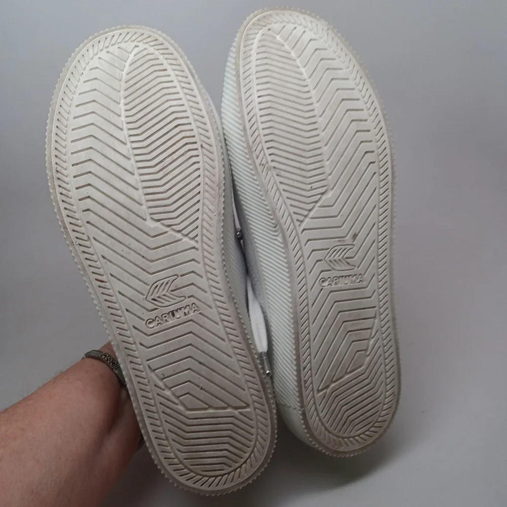 Cariuma OCA Low White Pebbled Leather Sneakers Womens 8 Mens 6.5 EU 39